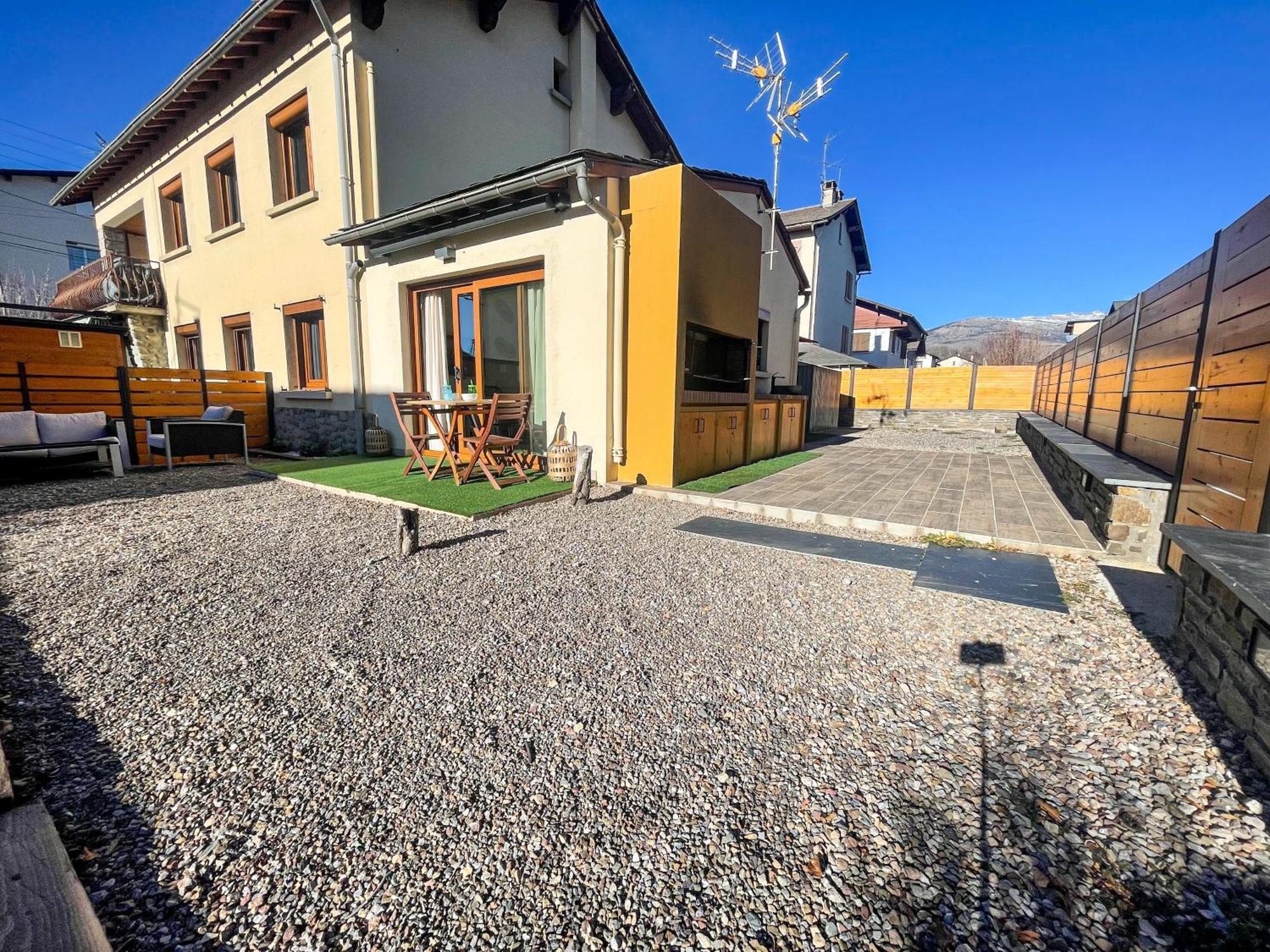 Bonita casa. Gran jardín. Con wifi. Bourg-Madame Exterior foto